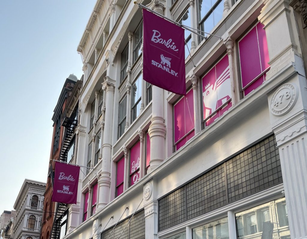 Image of a business flag hanging outside a Manhattan storefront